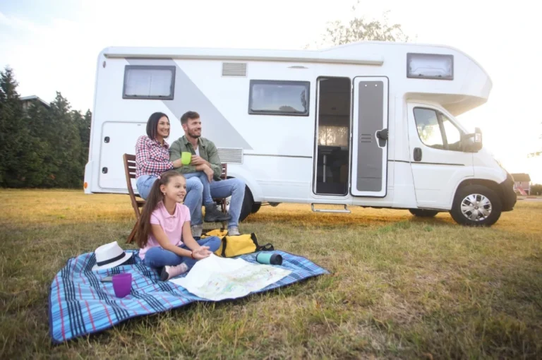 Enclosed-Covered-RV-Storage-min